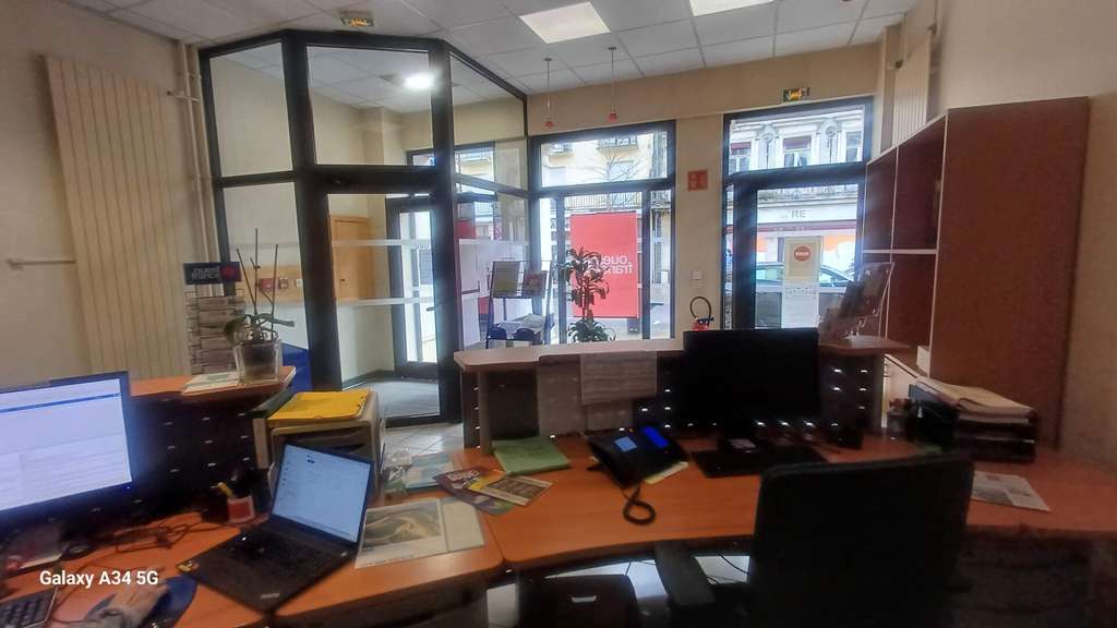 A vendre immeuble de bureaux 3 étages + sous-sol -