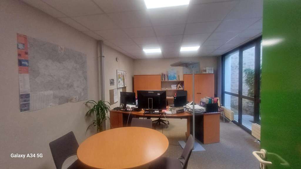 A vendre immeuble de bureaux 3 étages + sous-sol -