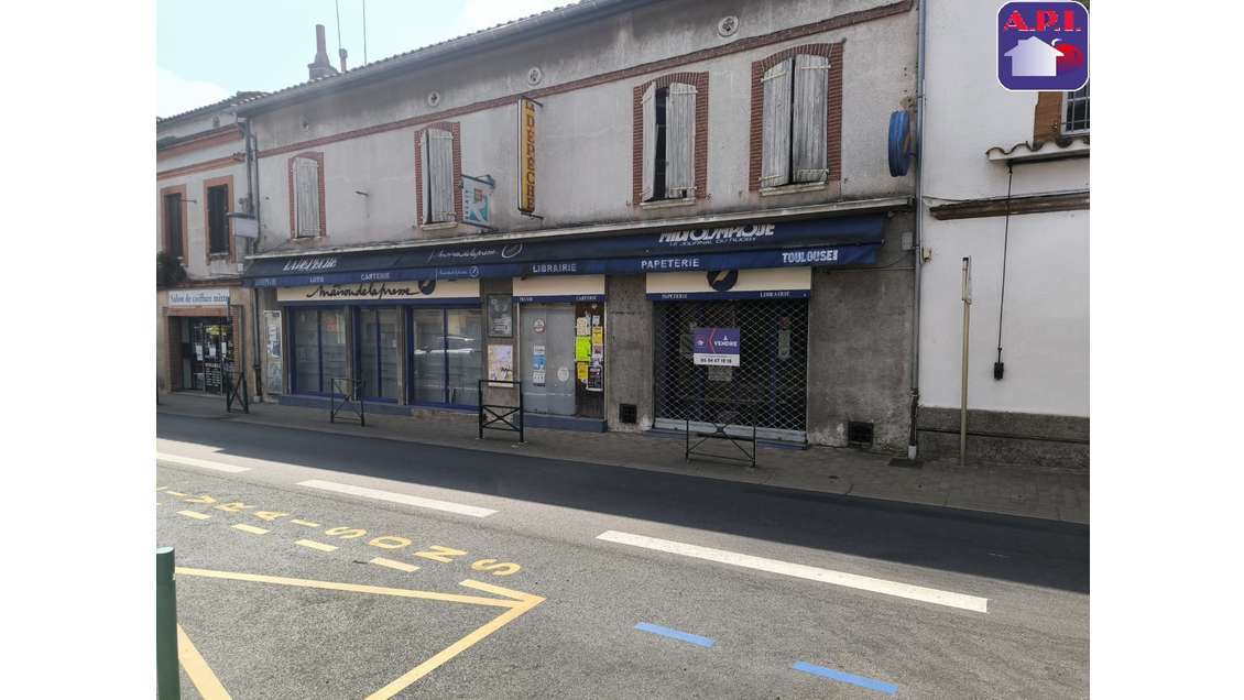 LOCAL COMMERCIAL ET APPARTEMENT À vendre à Auteriv