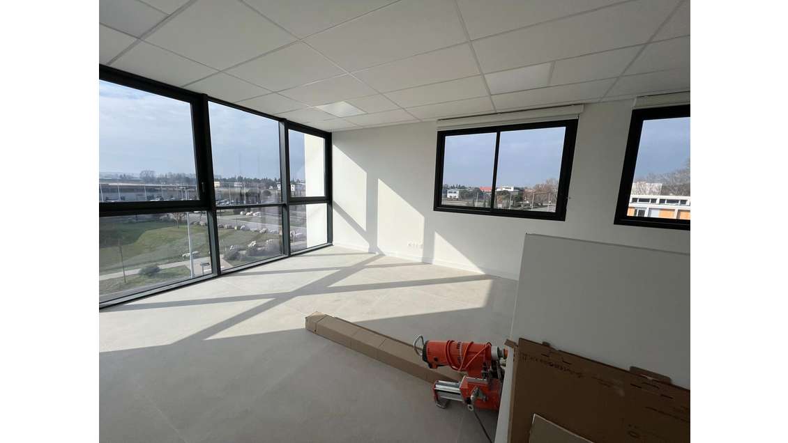 Vente local commercial neuf de 44m² à Avignon