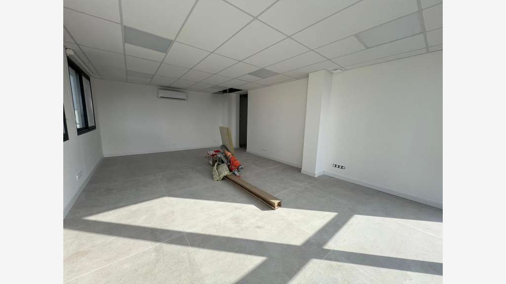 Vente local commercial neuf de 44m² à Avignon