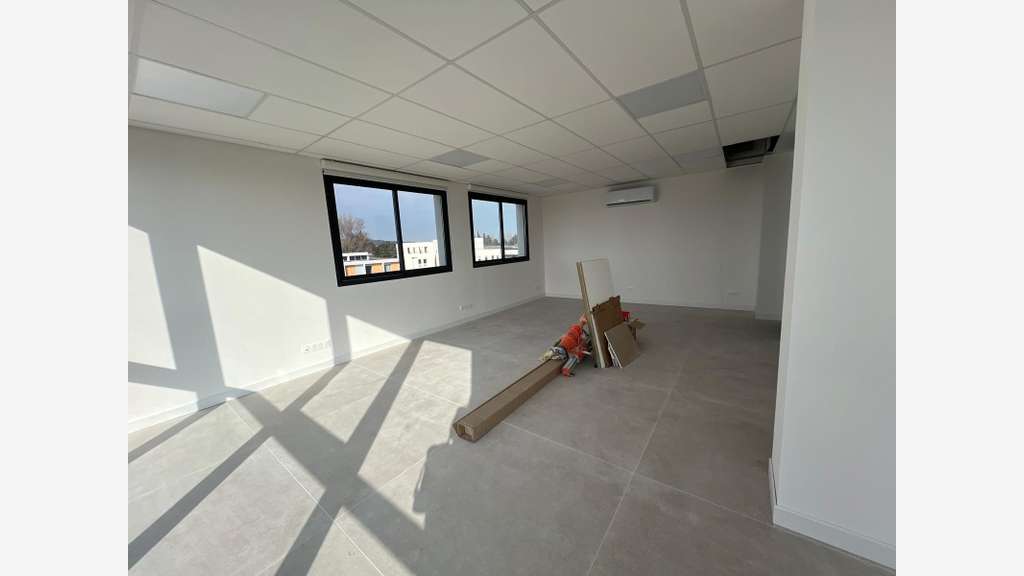 Vente local commercial neuf de 44m² à Avignon