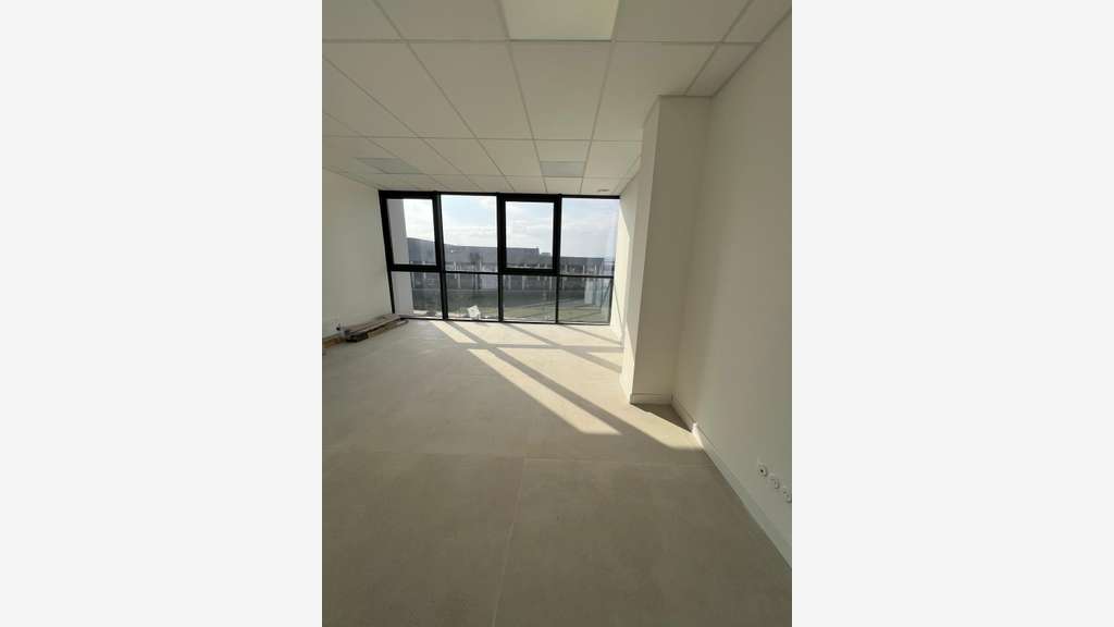 A vendre local pro de 25m² à Avignon Agroparc