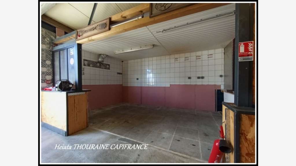 à vendre Bâtiment polyvalent de 180 m² sur un te