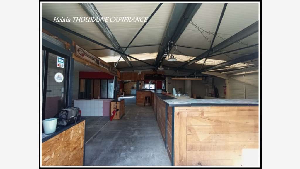 à vendre Bâtiment polyvalent de 180 m² sur un te