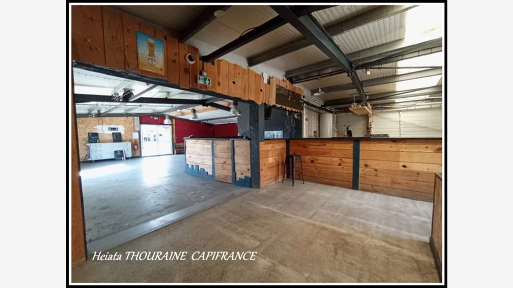 à vendre Bâtiment polyvalent de 180 m² sur un te