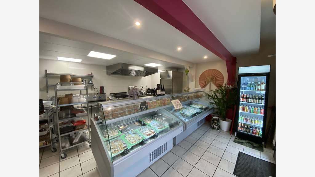 AV commerce 105m² au centre de Belin-Béliet