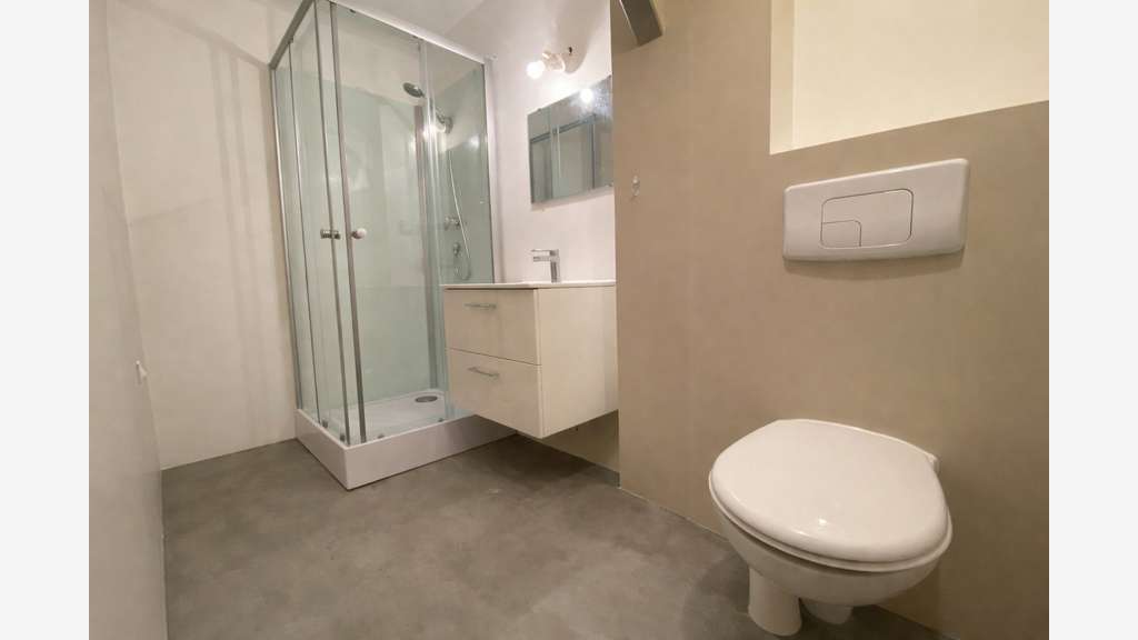 AV commerce 105m² au centre de Belin-Béliet