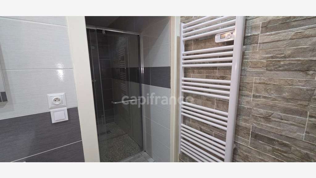 Immeuble de rapport - Local commercial et studio