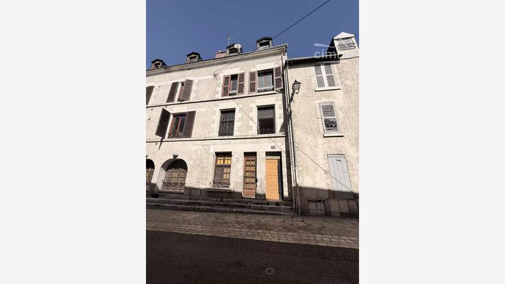 AV immeuble de 150m² à façonner à Blois centre
