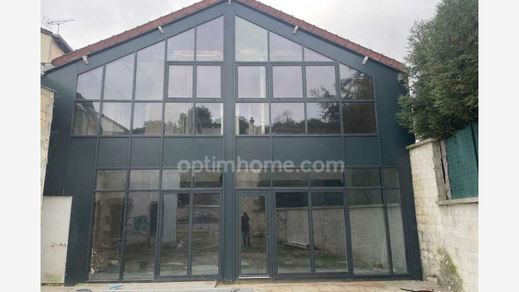 Opportunité rare loft 300m² divisibles à Bougival