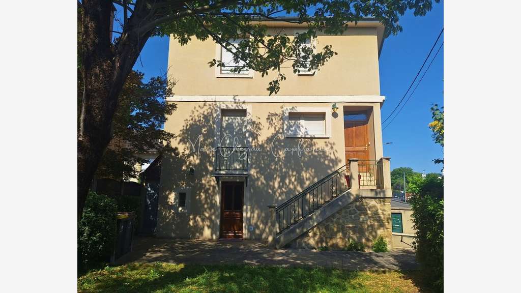 Immeuble de caractère en angle de rue à Brive