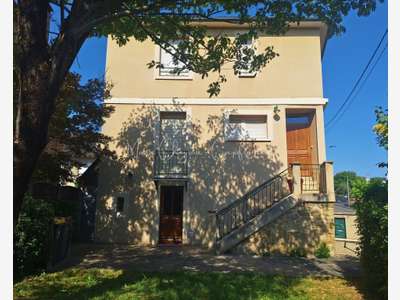 Immeuble de caractère en angle de rue à Brive