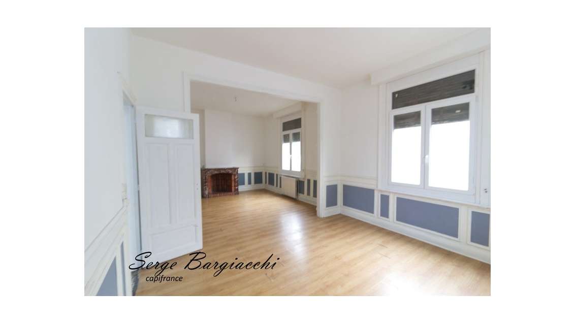 AV immeuble à diviser 150m² parking à Cambrai