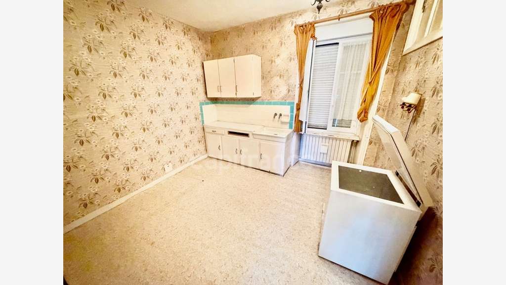IMMEUBLE - Deux T2 de 42m2 à vendre 5 pièces C