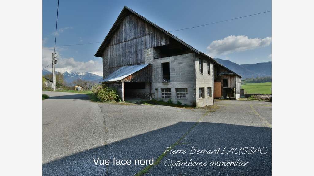 Grange de 250m² à la vente à Châteauneuf (73390)
