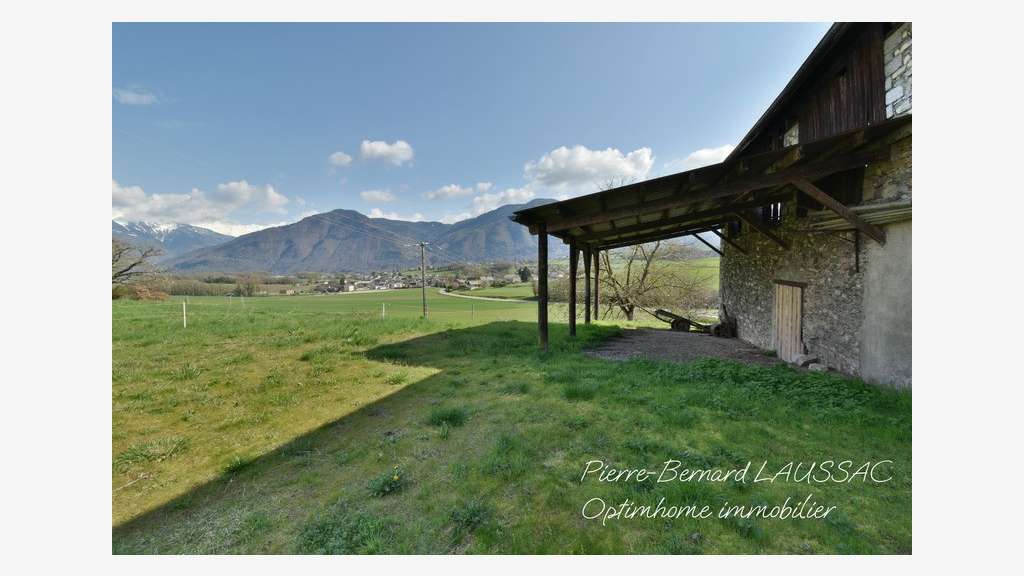 Grange de 250m² à la vente à Châteauneuf (73390)