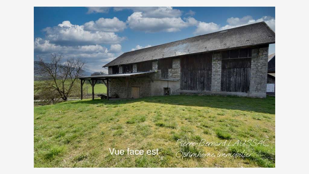Grange de 250m² à la vente à Châteauneuf (73390)