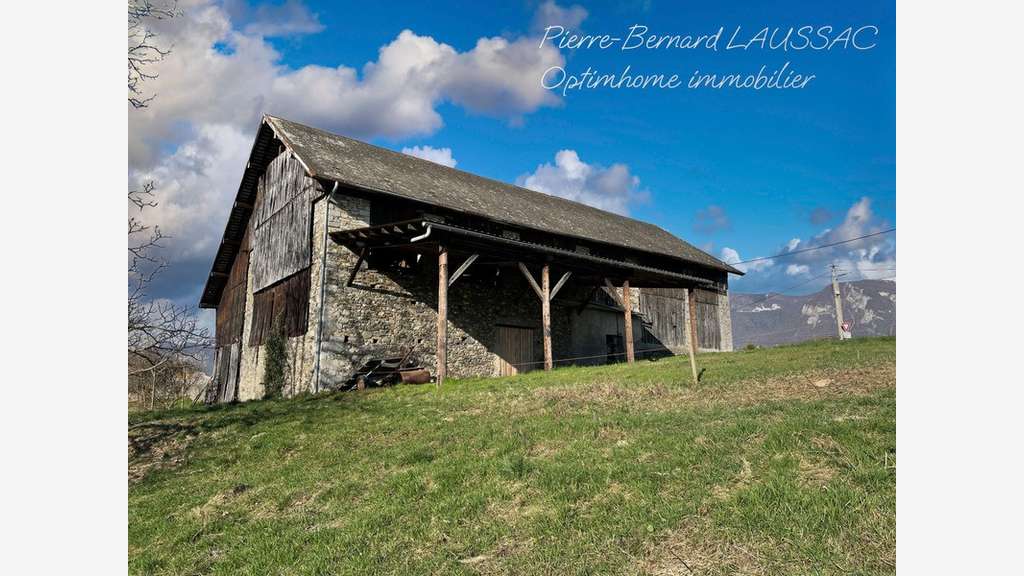 Grange de 250m² à la vente à Châteauneuf (73390)