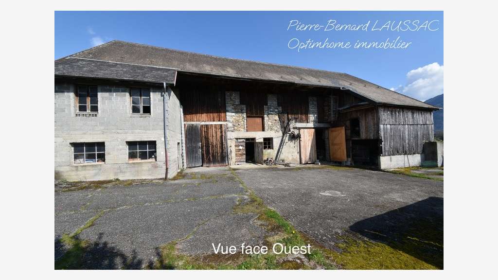 Grange de 250m² à la vente à Châteauneuf (73390)