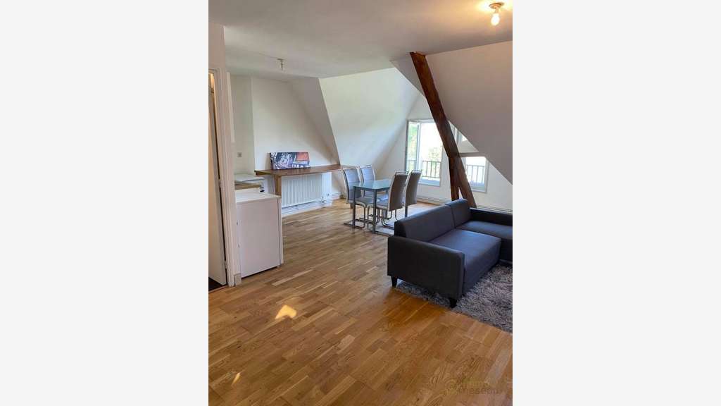A VENDRE SUR LA COMMUNE DE CONDE SUR L'ESCAUT Vene