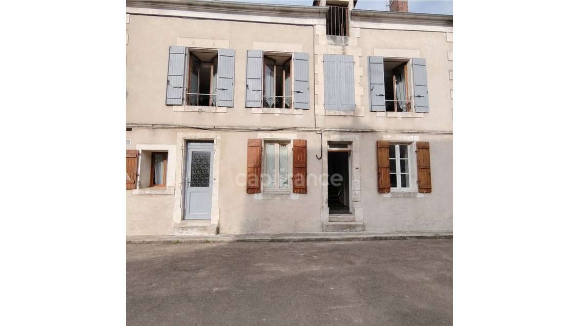 Immeuble de 123m² à vendre à Coulanges-la-Vineuse