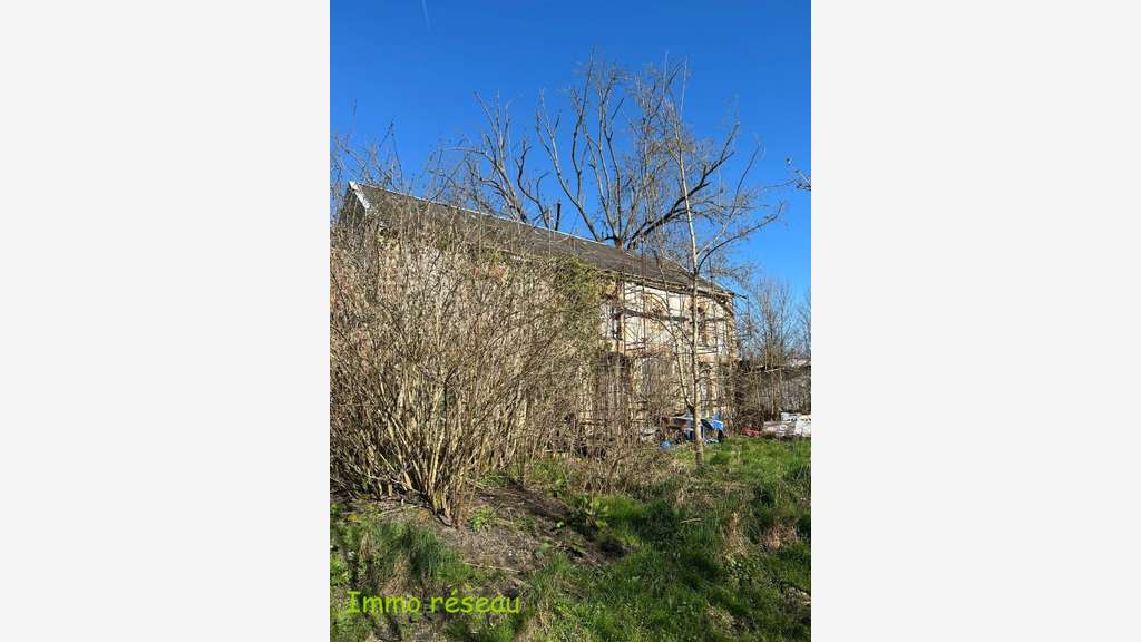 Immeuble sur terrain 3ha à vendre à Coulommiers