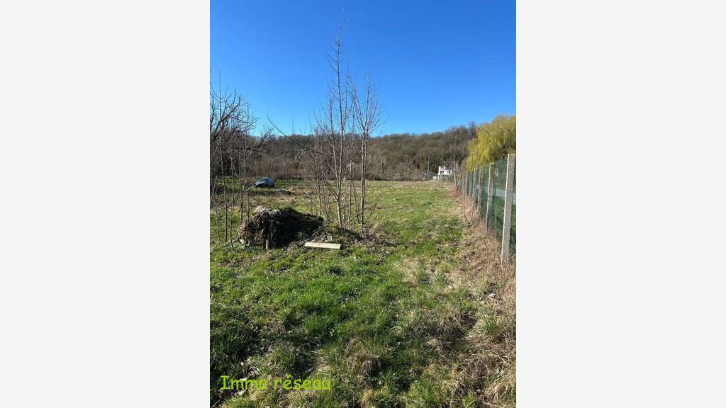 Immeuble sur terrain 3ha à vendre à Coulommiers