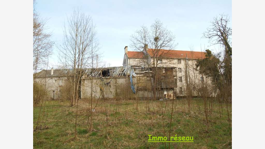 Immeuble sur terrain 3ha à vendre à Coulommiers
