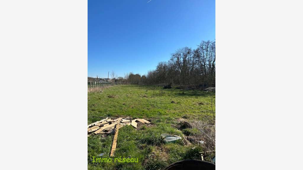 Immeuble sur terrain 3ha à vendre à Coulommiers