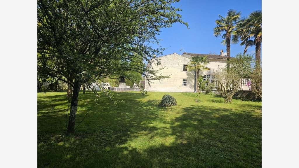 Vente magnifique demeure au calme proche Saintes