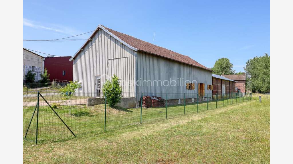 AV bâtiment d'activité 600m² à Crèvecoeur-le-Grand