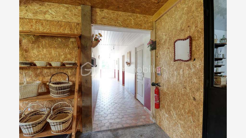 AV bâtiment d'activité 600m² à Crèvecoeur-le-Grand