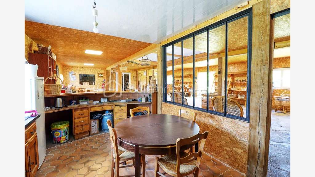 AV bâtiment d'activité 600m² à Crèvecoeur-le-Grand