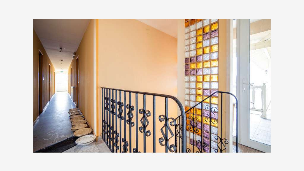 AV immeuble ancien hôtel 600m²+terrain à Denguin