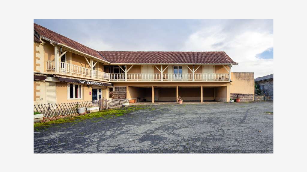 AV immeuble ancien hôtel 600m²+terrain à Denguin