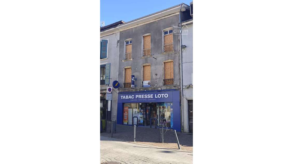 AV ensemble immobilier + murs commerciaux à Domène