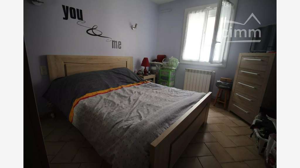 AV immeuble avec local commercial loué à Espéraza