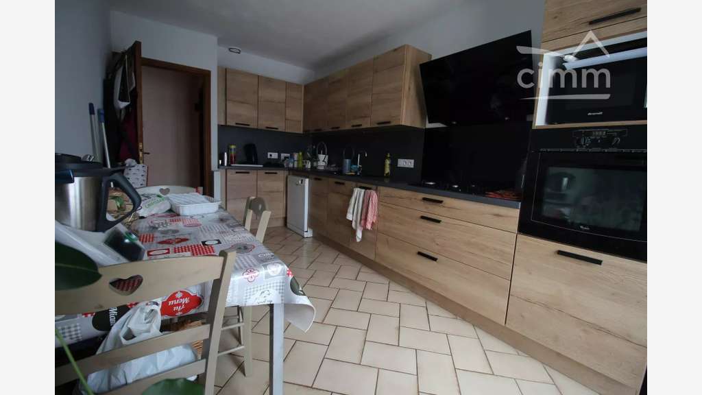 AV immeuble avec local commercial loué à Espéraza