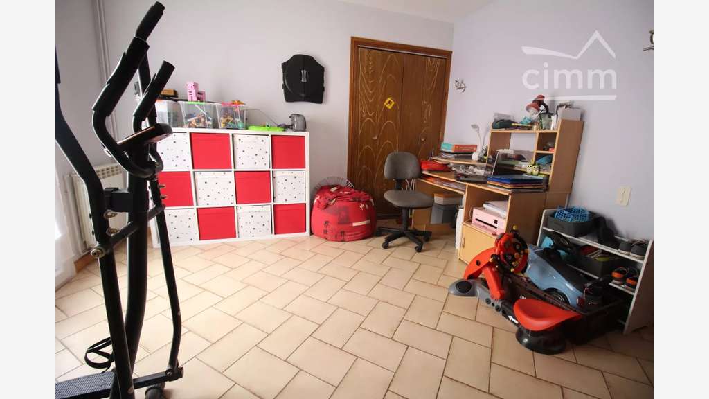 AV immeuble avec local commercial loué à Espéraza