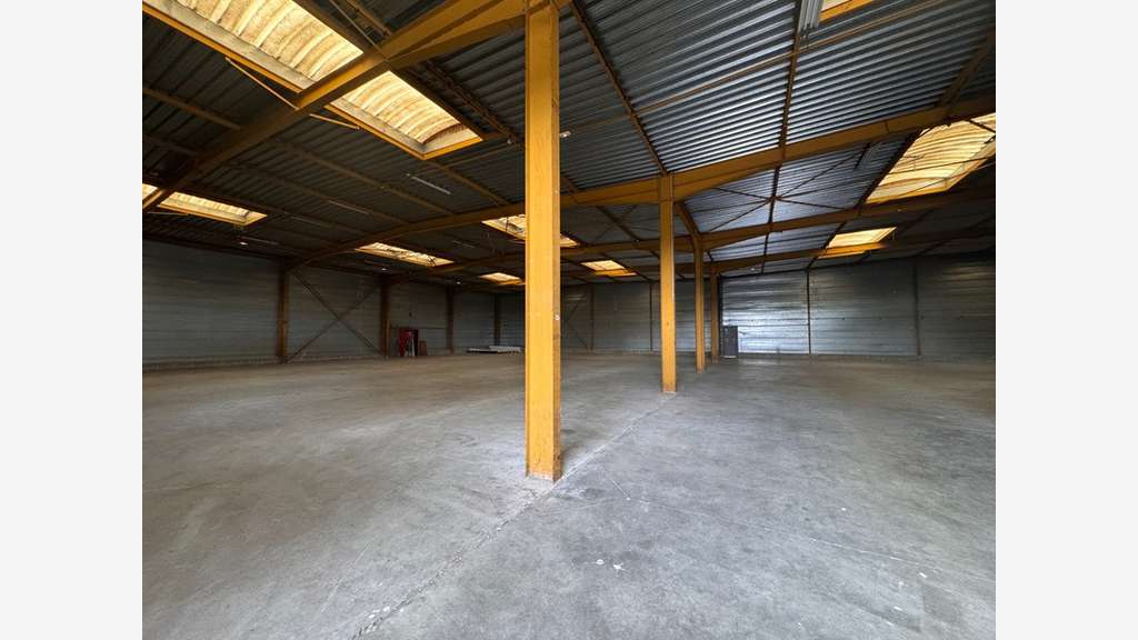 Vente entrepôt de stockage + bureaux 1400m² Evreux