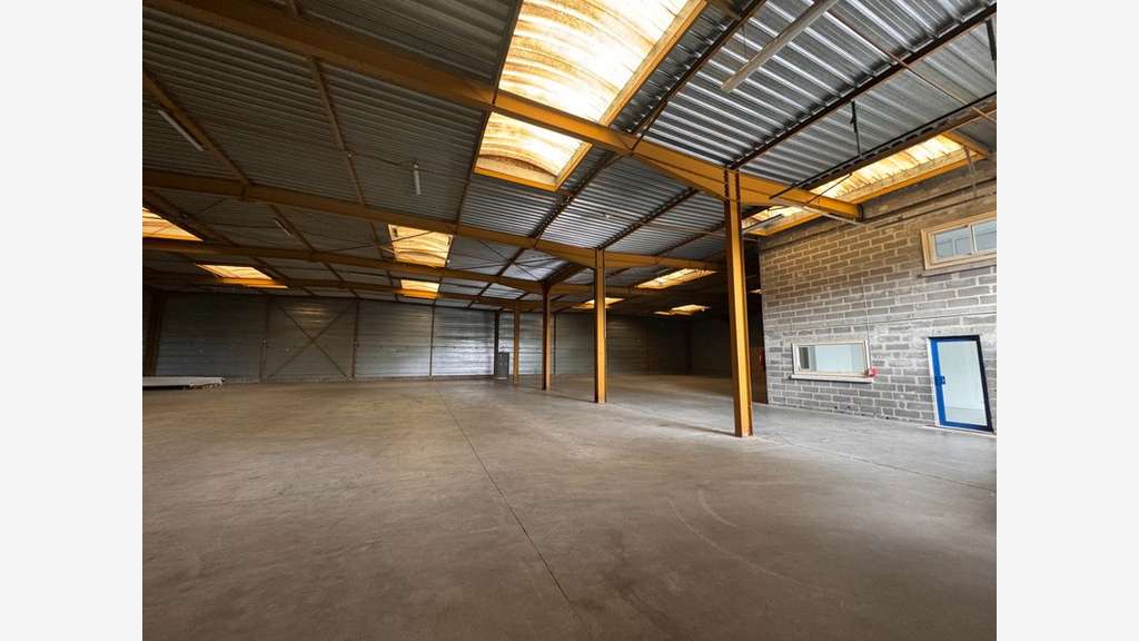 Vente entrepôt de stockage + bureaux 1400m² Evreux