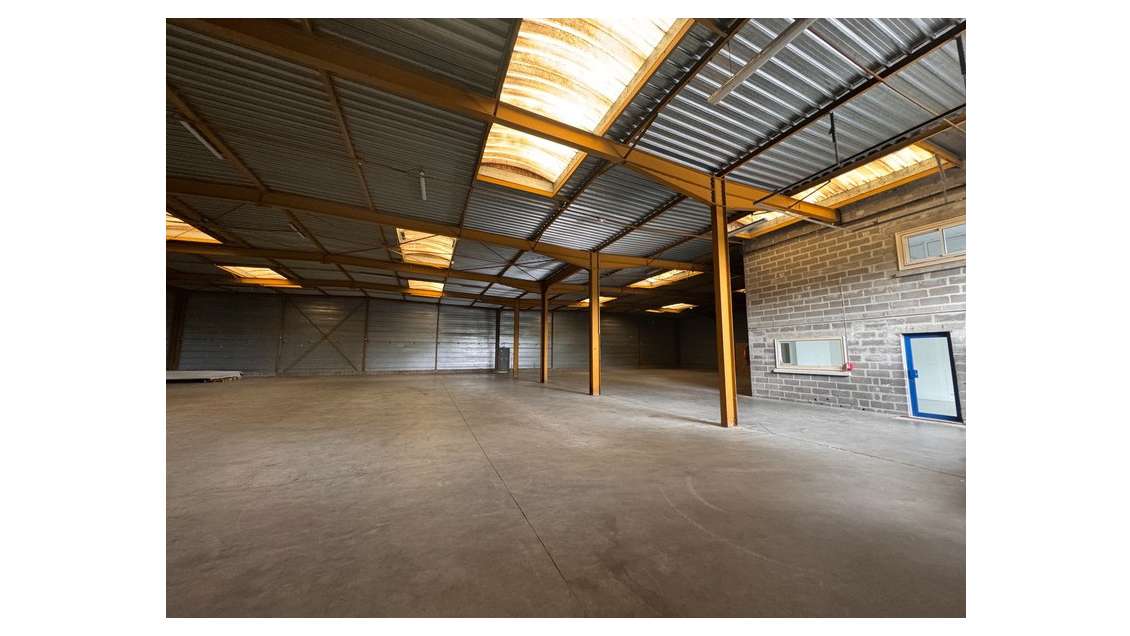 Vente entrepôt de stockage + bureaux 1400m² Evreux