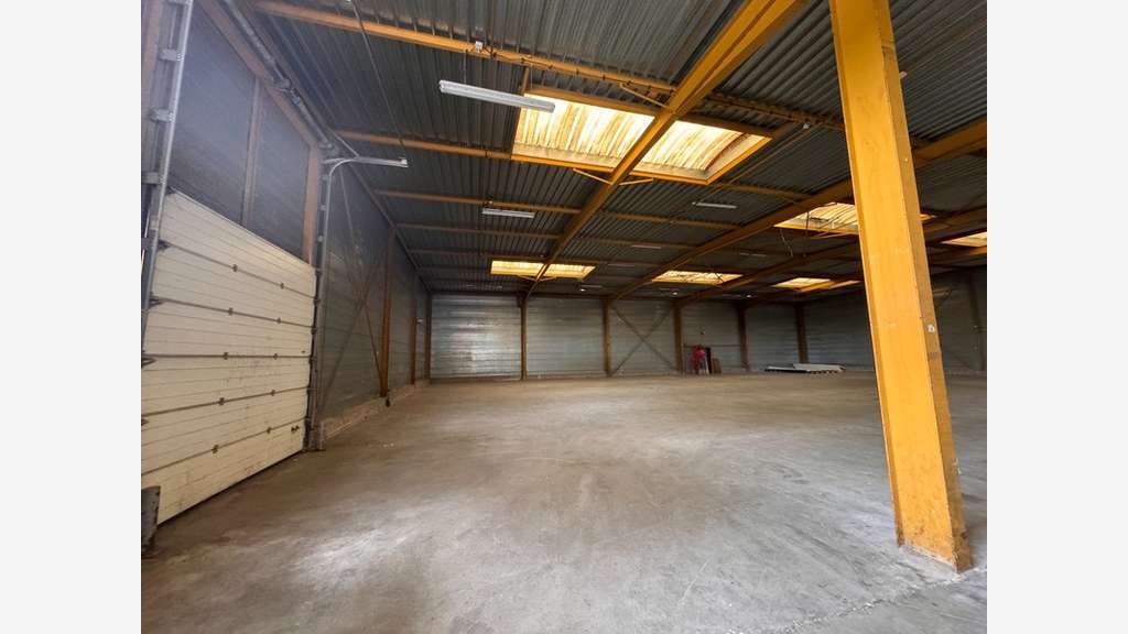 Vente entrepôt de stockage + bureaux 1400m² Evreux