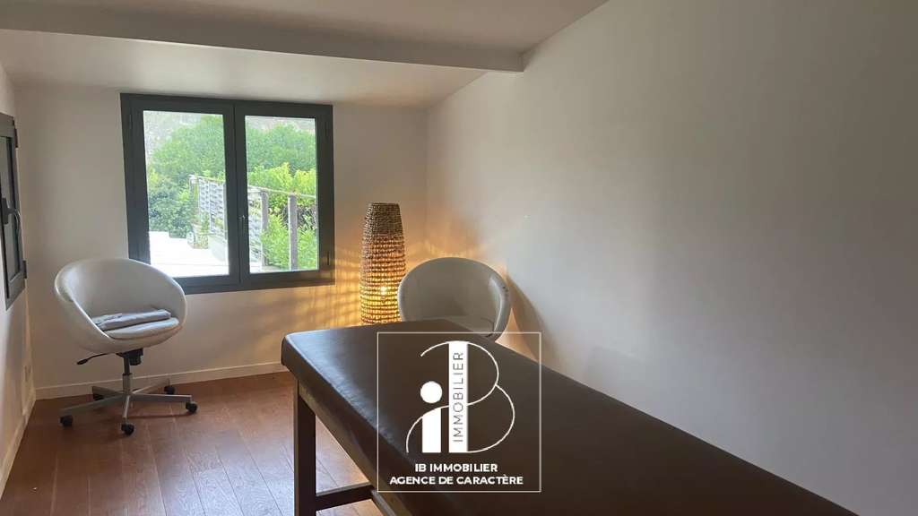 AV petit immeuble à 10 mns de Fontainebleau N7