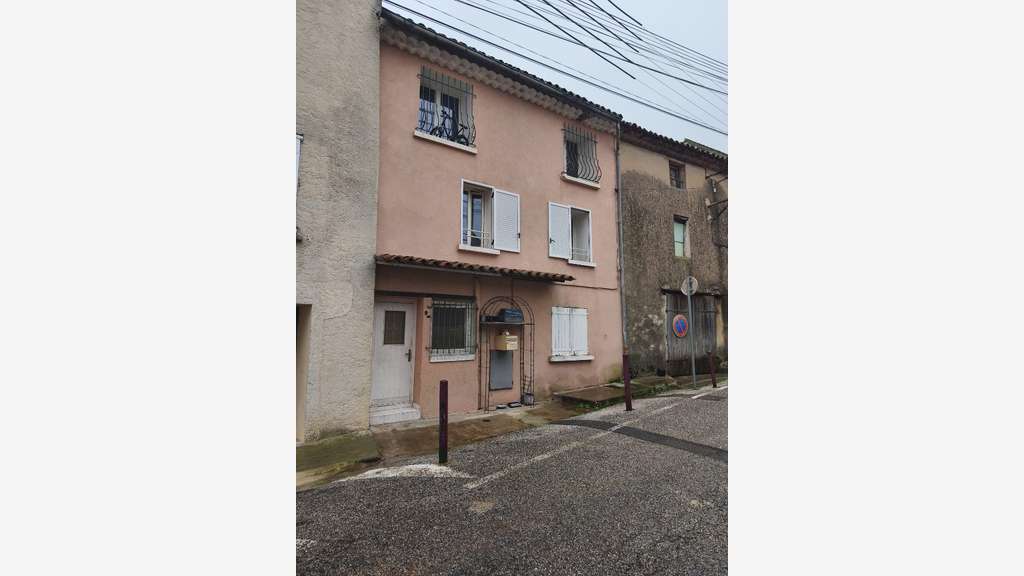 A vendre bel immeuble au coeur de Gonfaron 