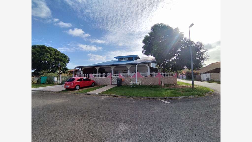 AV propriété à Kourou Zone commercial Pariacabo 
