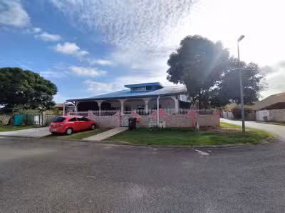 AV propriété à Kourou Zone commercial Pariacabo 
