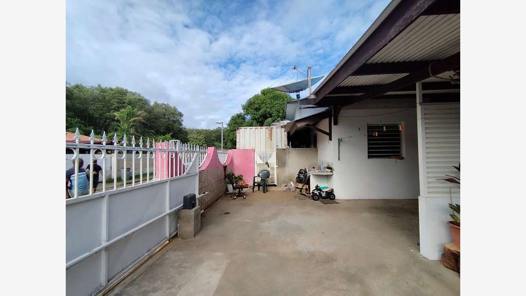 AV propriété à Kourou Zone commercial Pariacabo 