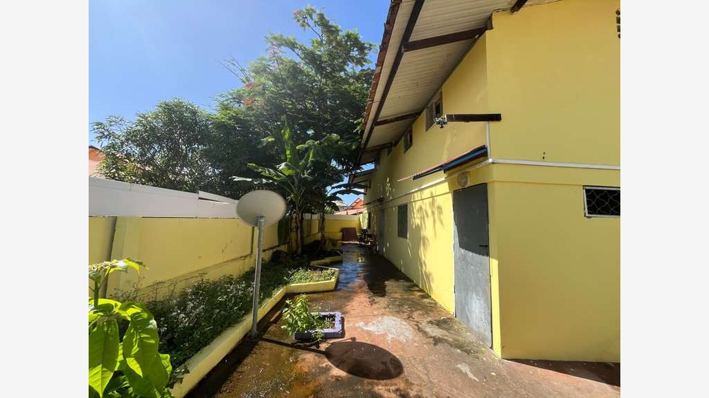 Immeuble de 288m² à vendre à Kourou centre (973)
